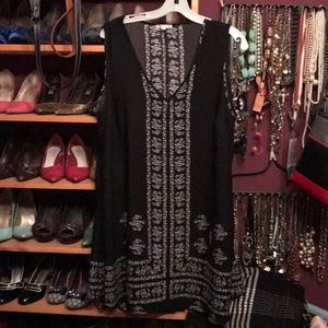 Black/White V-Neck Dress